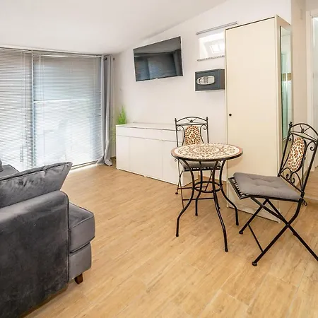 Gerta With Terrace Apartment